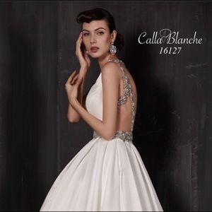 Calle Blanche wedding gown